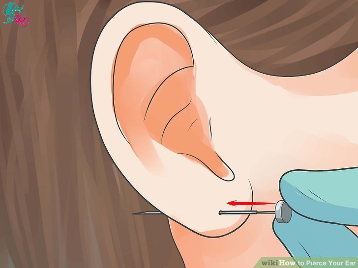 وارد کردن گوشواره یا پیرسینگ به سوراخ گوش