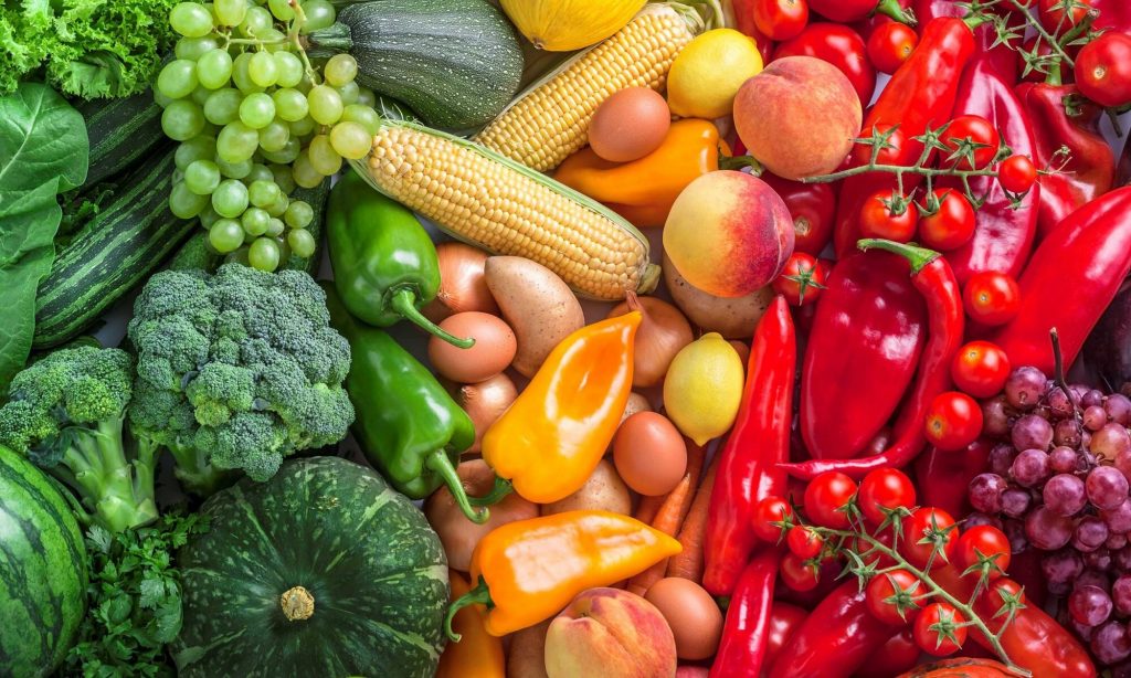 تفاوت میوه ها و سبزیجات در چیست و جایگاه مهم آن ها در زندگی