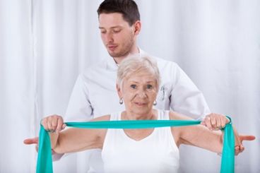 تقویت عضلات سالمندان با فیزیوتراپی در منزل