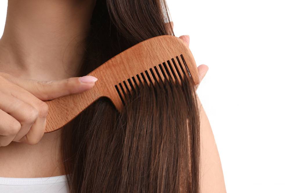 فواید شانه چوبی برای مو