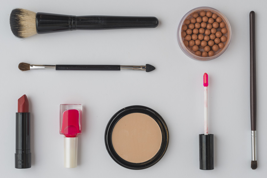 معرفی انواع لوازم آرایشی صورت